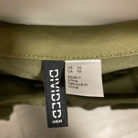 Silk buttoned crop top - Picture 2 of 2